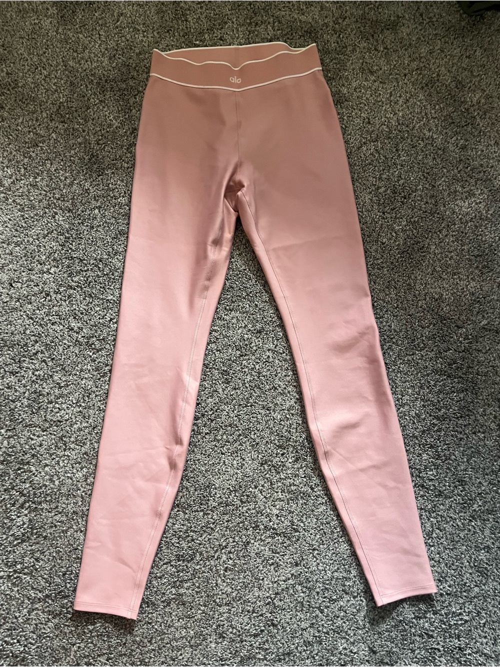Alo Airlift High-Waist Alignment Leggings in Vintage pink - Picture 4 of 7